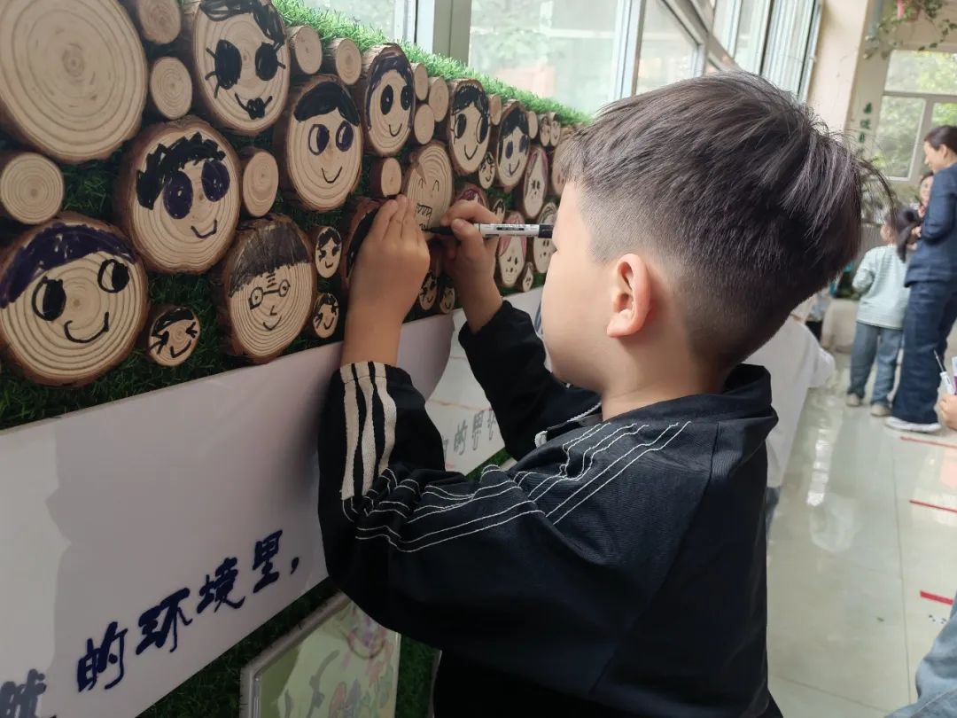 倾听儿童相伴成长主题墙幼儿园,倾听儿童相伴成长幼儿园小班视频