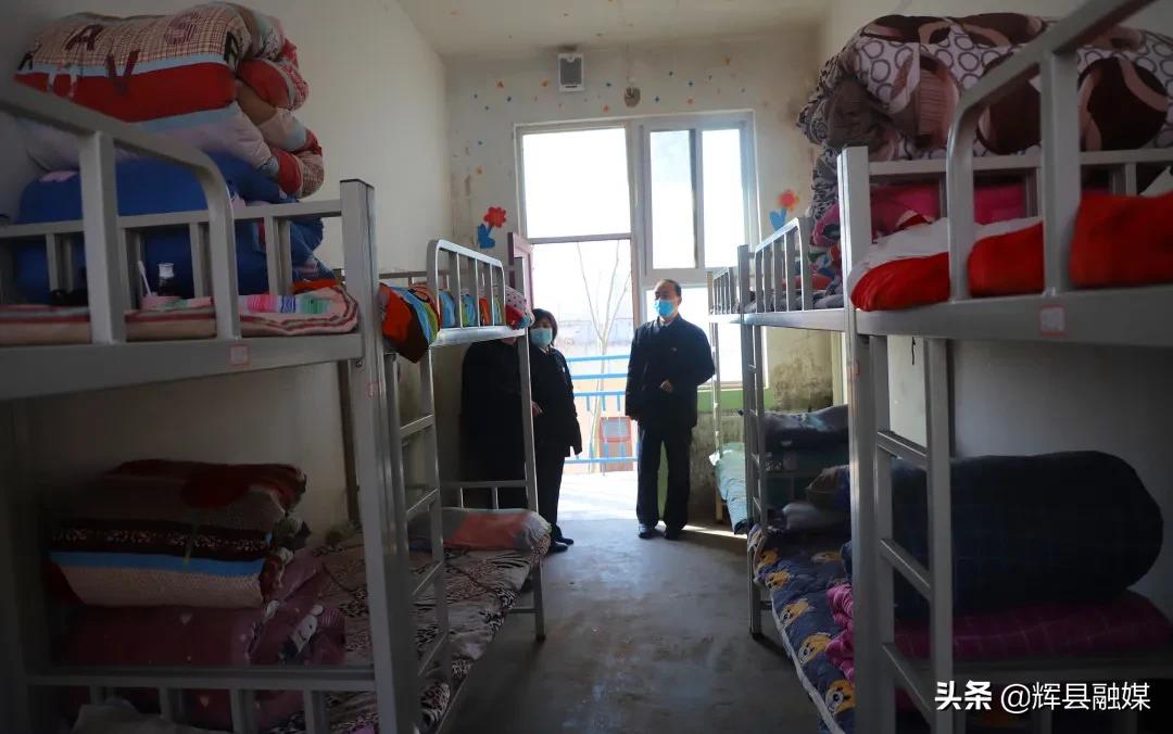 河南辉县丨法治护航成长路——市检察院走进南村镇中心校开展“送法进校园”活动