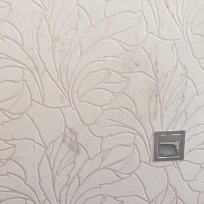 白墙泥点怎么去除,白墙钉子修补方法