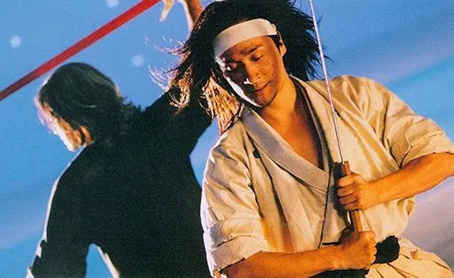 女配露大腿，反派成X战警，同样《华英雄》，胡兵比郑伊健差远了