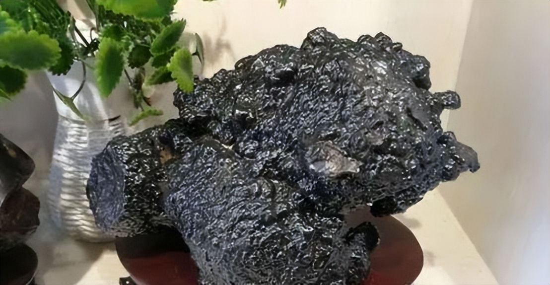 新疆一牧民发现17吨重陨石,最近新疆发现的最贵的陨石