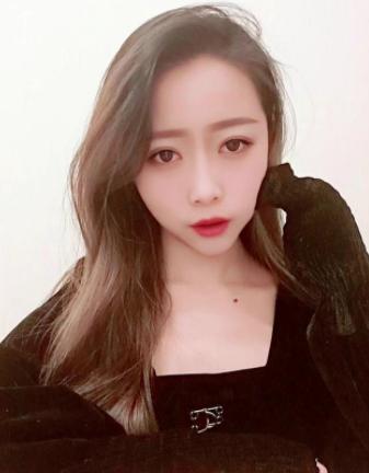 24岁少女烧伤变沧桑老人,12次手术涅槃重生:不被命运摆布的坚强