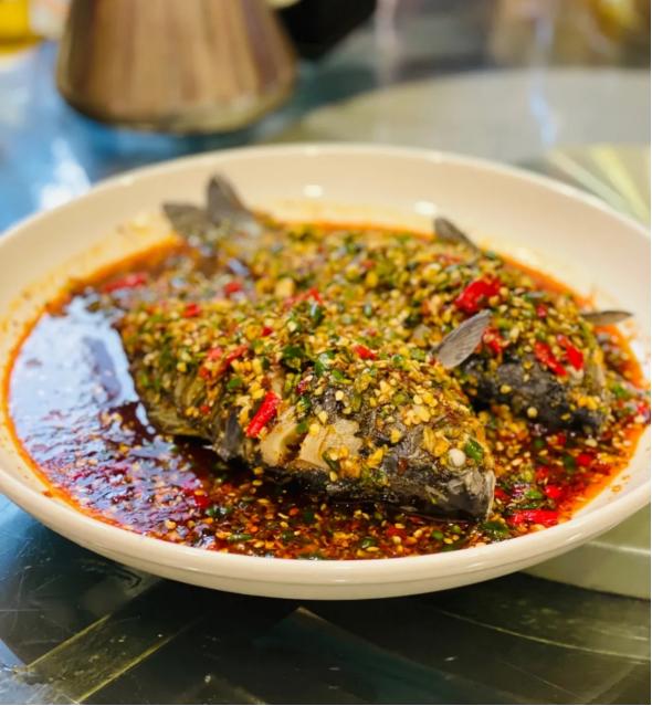 本地美食推荐网红餐厅春节 (春节不打烊网红餐厅)