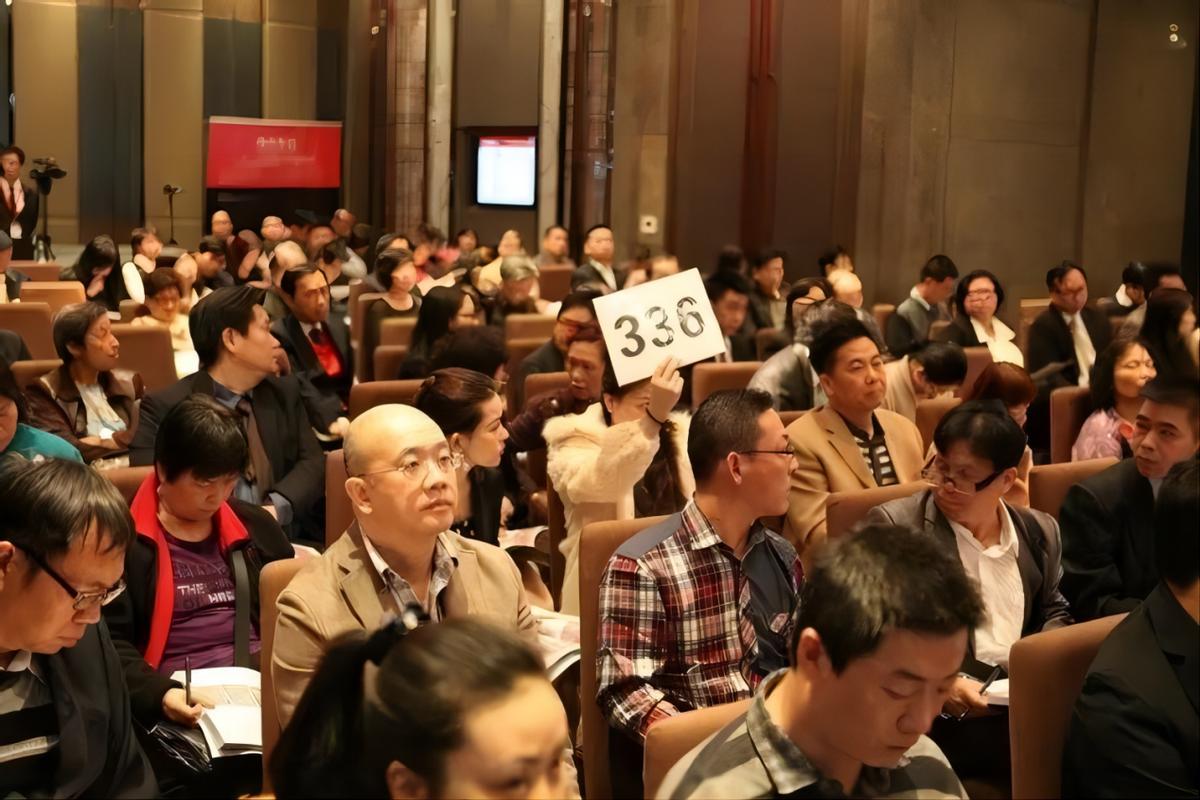 太悲催！广西一女老板欲再婚，被弟妹算计财产成通缉犯，后怎样