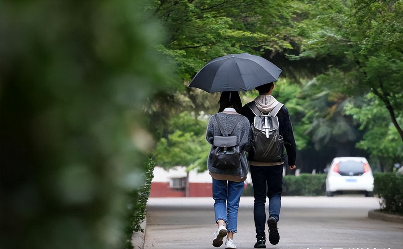 老板给我们买的新衣服,老板给我买的衣服