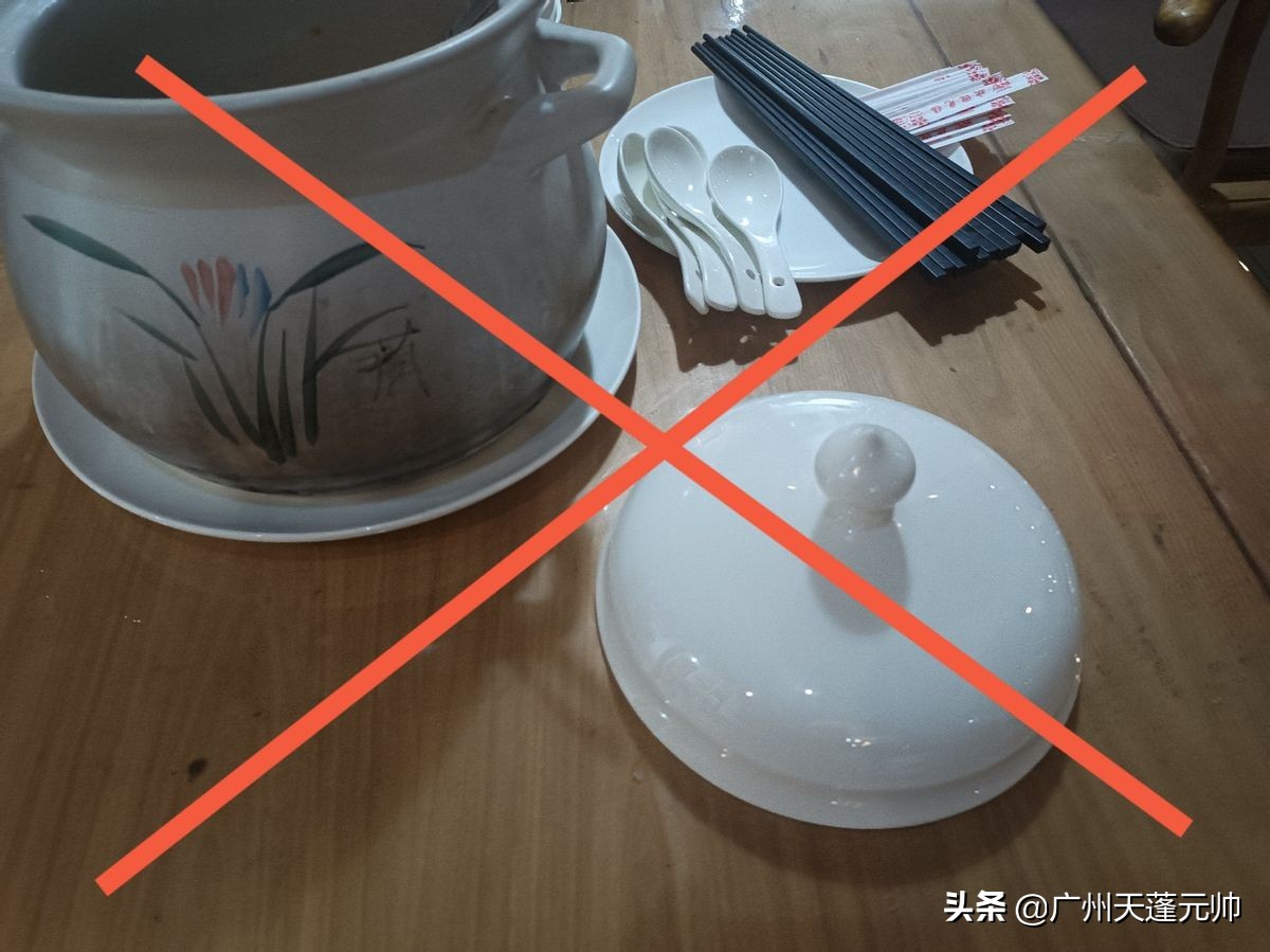 出门吃饭被服务员盯着看,出去吃饭看餐厅卫生