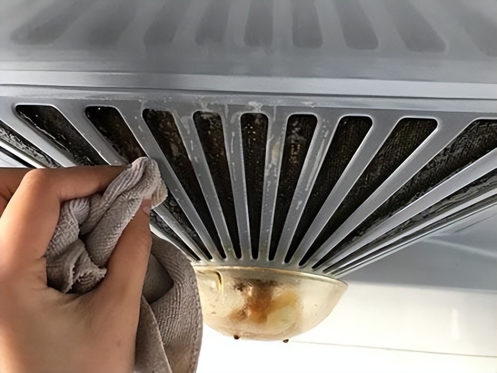 拆油烟机清洗油烟机油污妙招,油烟机油污怎样去污