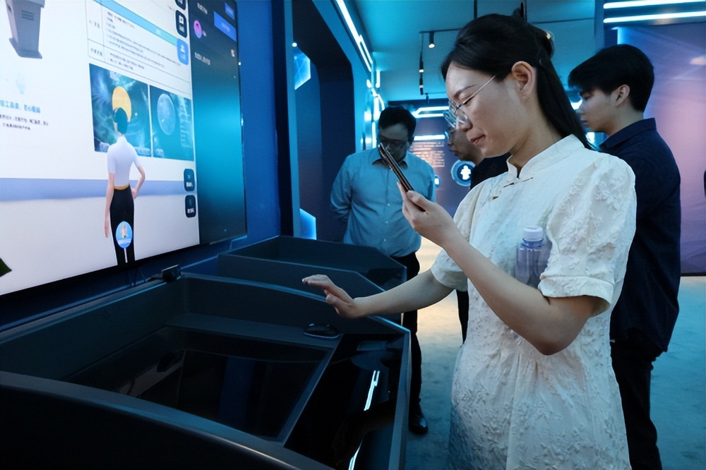 华诚博远工程技术集团造访朔商集团元宇宙示范基地