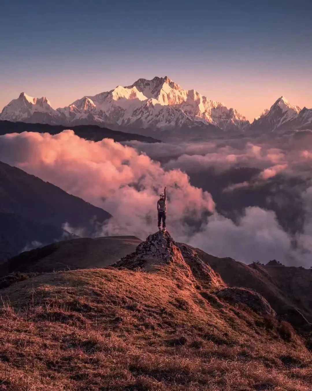 珠峰顶部发现微塑料,珠峰救回的刘群英