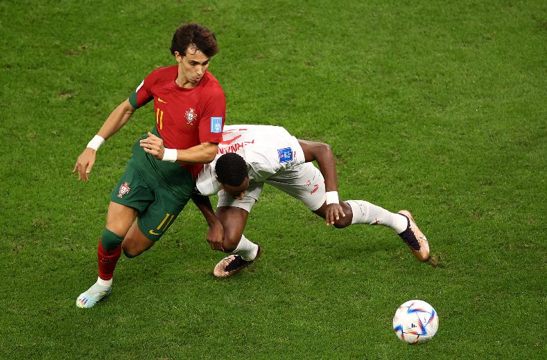 独自撑起葡萄牙青黄不接的时代,巅峰的c罗碰上葡萄牙黄金一代