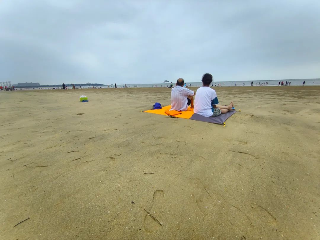 鬼城银滩被骗老人集市卖烧饼,5万一套海景房鬼城银滩