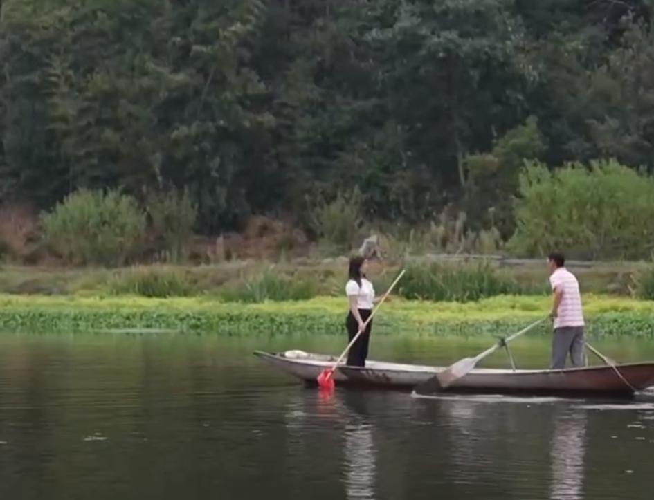 湖北女子独创大桶养鱼新模式，一桶鱼能卖到5万元，靠此年入百万