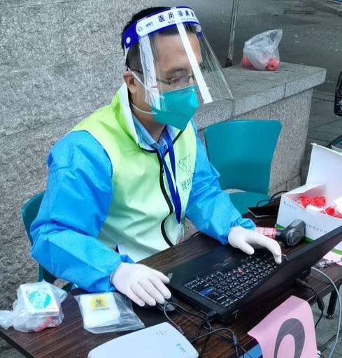 冲锋抗疫一线积极履职尽责,冲在战疫一线扛起硬核担当