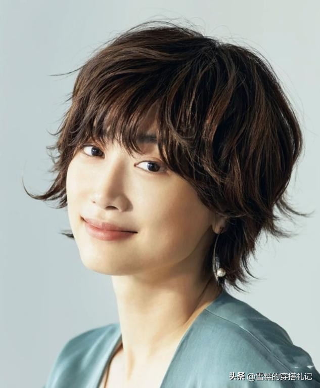 黑长直今年流行短发个个减龄气质,减龄黑长直短发