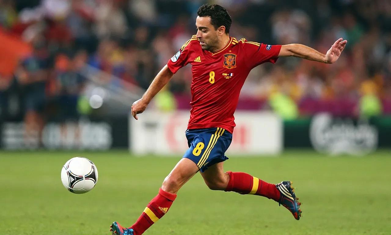 历史世界十大中场大师,世界足坛历史十大中场大师