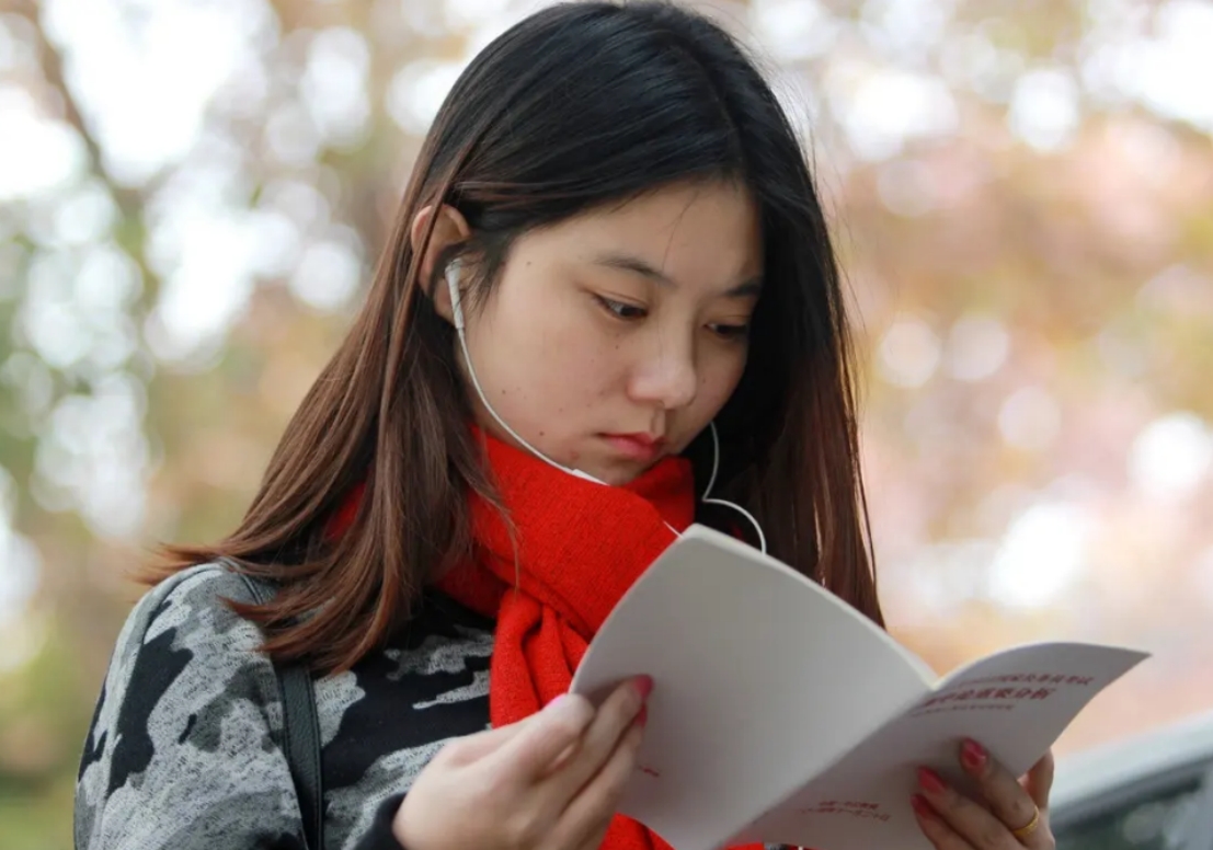 公务员月薪有1万吗,公务员工资和房价