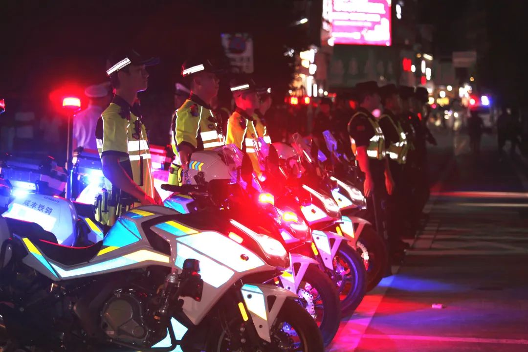 【夏季治安打击整治“百日行动”】当晚抓获65人！恩施公安开展夏夜治安巡查宣防第二次集中统一行动