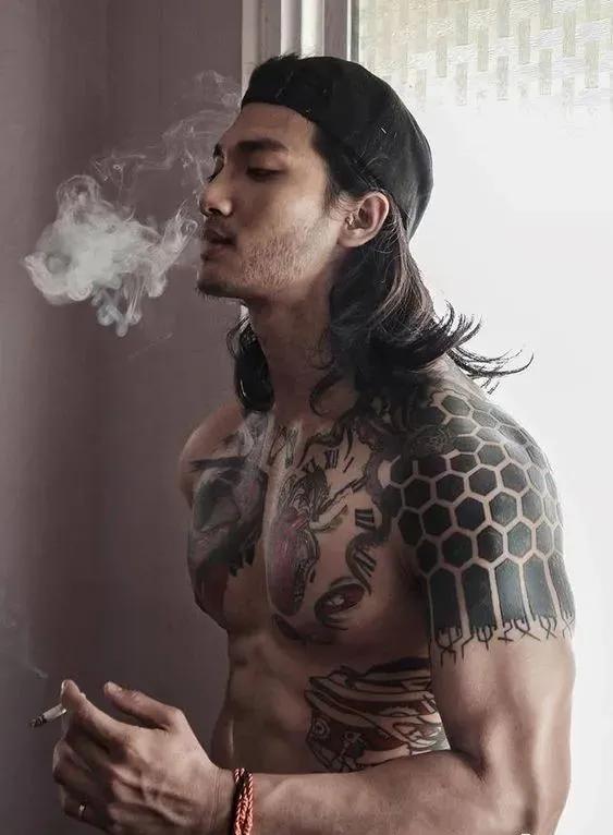 世界上最帅最强壮的肌肉男人,2021全球最帅男面孔第一名