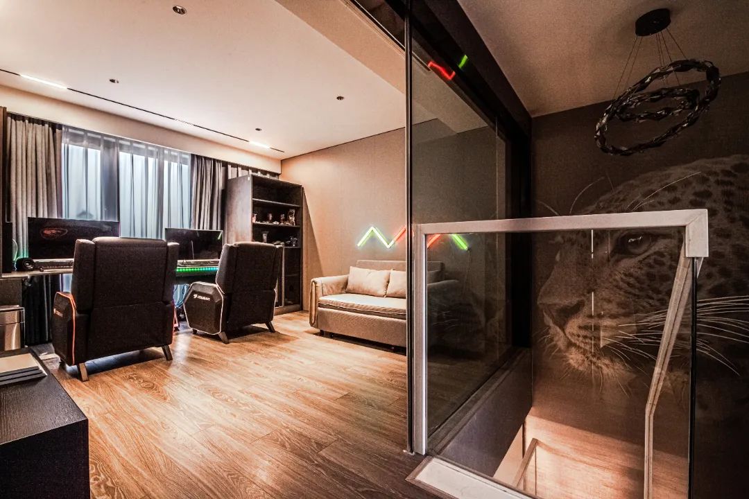 5.6米客厅餐厅一体横厅效果图,横厅客厅餐厅阳台一体装修实景图