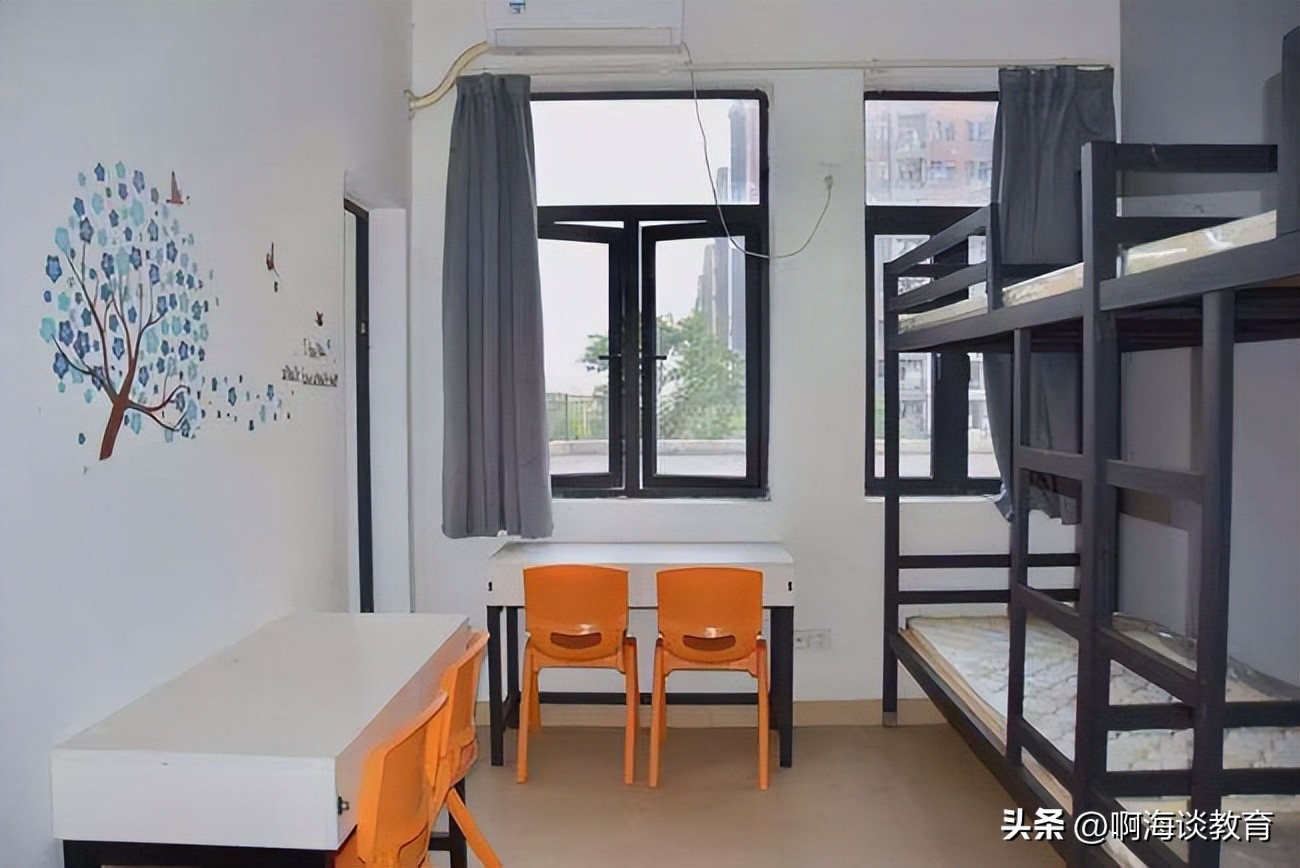 山东师范大学宿舍被新生吐槽，网友说，公办高校有这样就知足吧