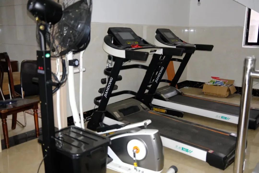 被食欲诅咒的孩子们:永远吃不饱,一直到死