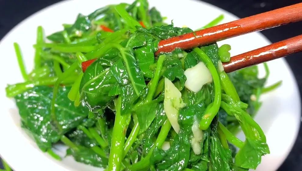 什么食物可以增强免疫力抗病毒 (抗病毒中吃什么食物增加免疫力)