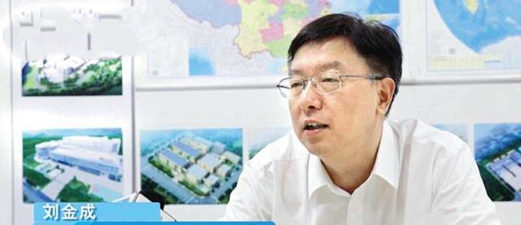 他是华南理工博士,却跑去创业,靠卖电池发家,现身家820亿