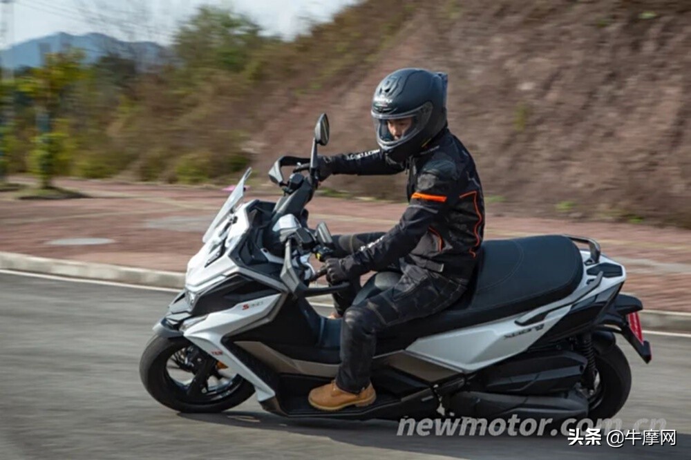 无极SR4Max｜宝马C400GT｜光阳赛艇S350横评（下）：出道即巅峰？