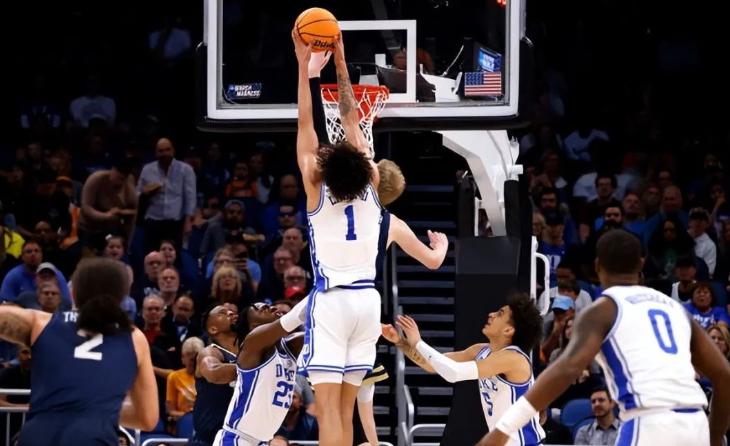 打了38分钟得到21分但只有4次助攻,打了36分钟拿到17分4助攻