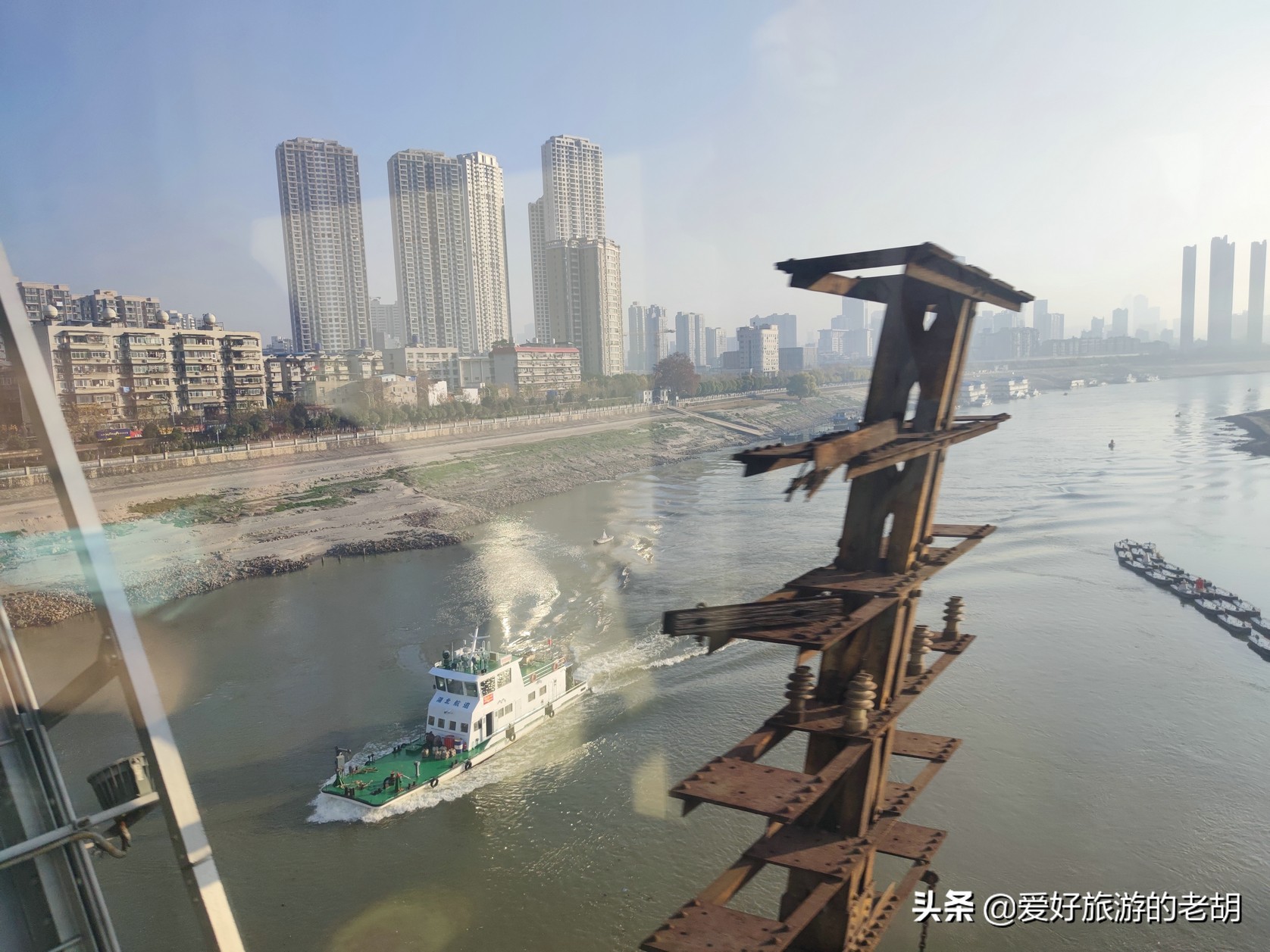 坐火车旅行最美线路来回,乘坐火车记录沿途风景