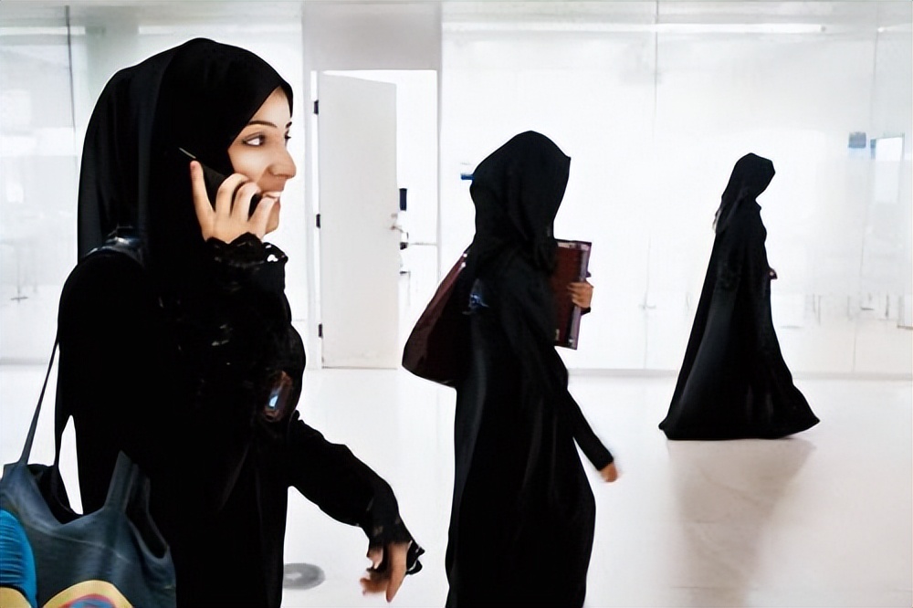 卡塔尔为什么花2000亿办世界杯,卡塔尔为什么花200亿元办世界杯