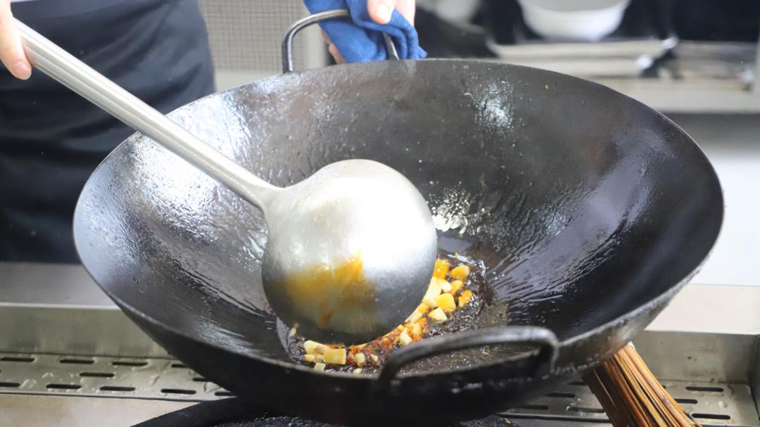 重庆江湖菜璧山兔,重庆正宗来凤鱼和璧山兔怎么做