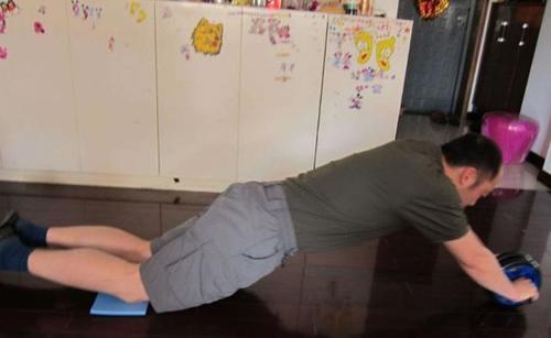 三个动作减肚子床上最简单运动,减肚子最快的方法仰卧起坐