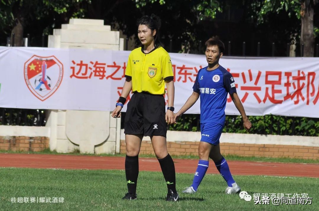 2023女超联赛裁判,女裁判吹哨裁判手势超帅