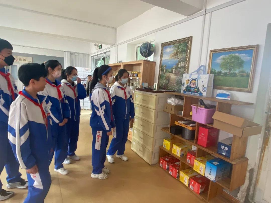 【全环境立德树人】弘扬雷锋精神,争做新时代好队员—记城阳区实验中学走进“同行之家”志愿服务暨宣讲活动