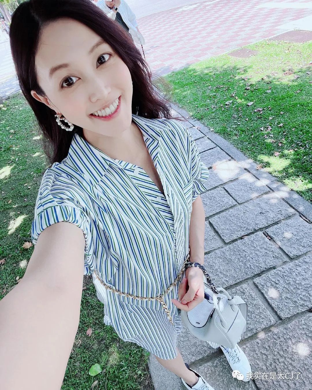 真富婆假富婆对比,台湾富婆王思佳晒香奈儿包遭吐槽