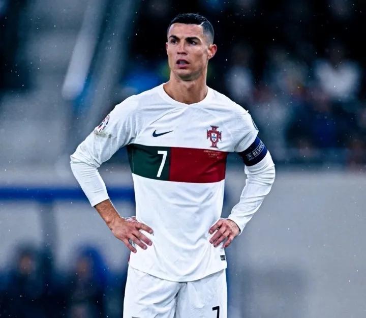 拿了世界杯冠军就能拿金球吗,拿了世界杯冠军没有金球的球员