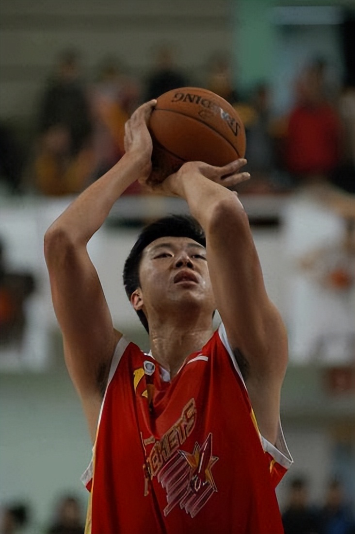 王治郅39岁,42岁王治郅经历二婚