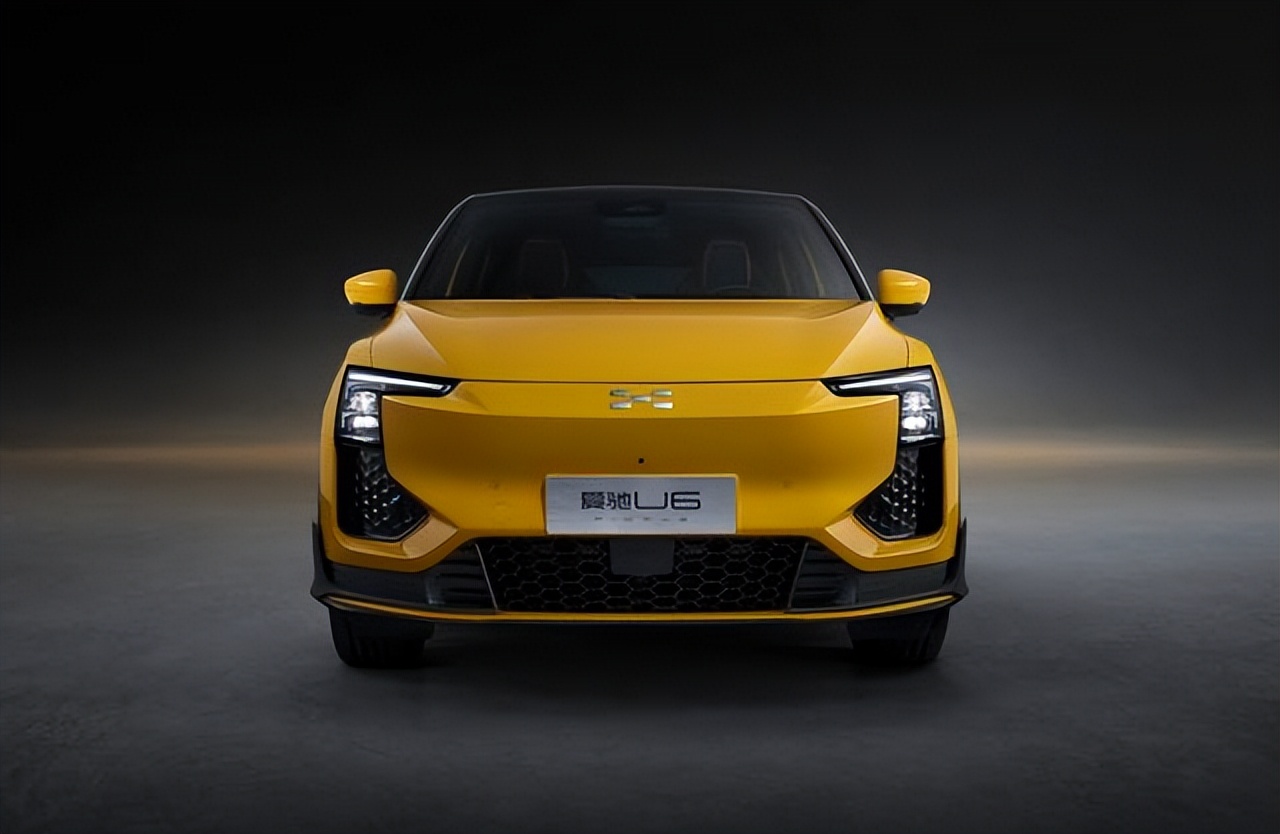 晚到却是“全球级”，扭转刚度3万牛米，连麦克风都是标配，22万