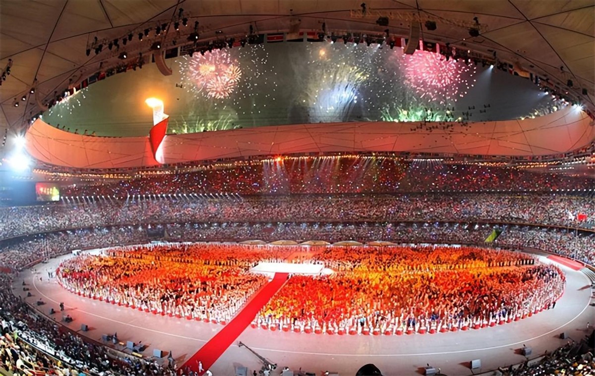 耗资22亿建造为期6年建造的鸟巢,3亿建造的鸟巢现状