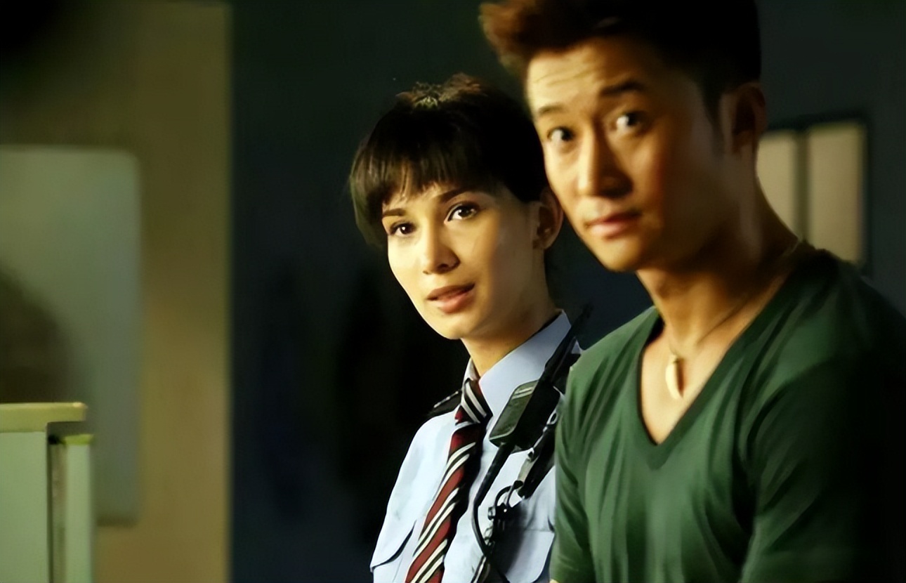 战狼2韩庚与卢靖姗片段,战狼2女主角卢靖姗片段