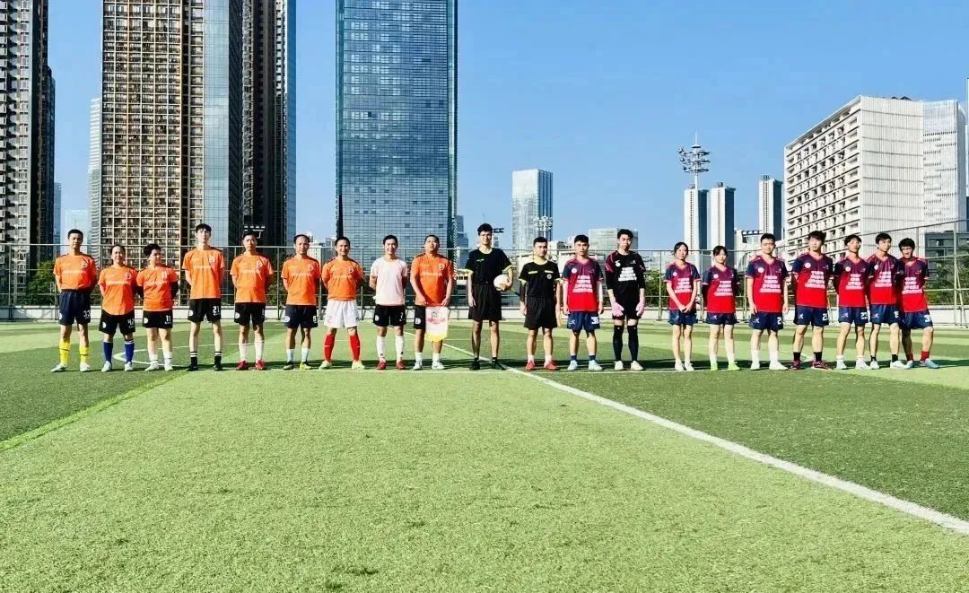 踢足球的学长,踢足球印象深刻的同学