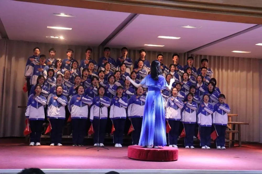 莱芜一中第30届歌手大赛,莱芜一中61级合唱比赛