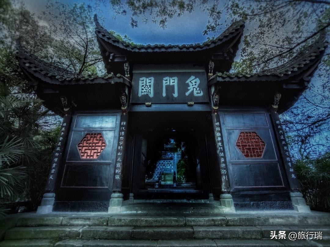 到重庆还没去哪里玩过,去过很多地方唯独没有去过重庆