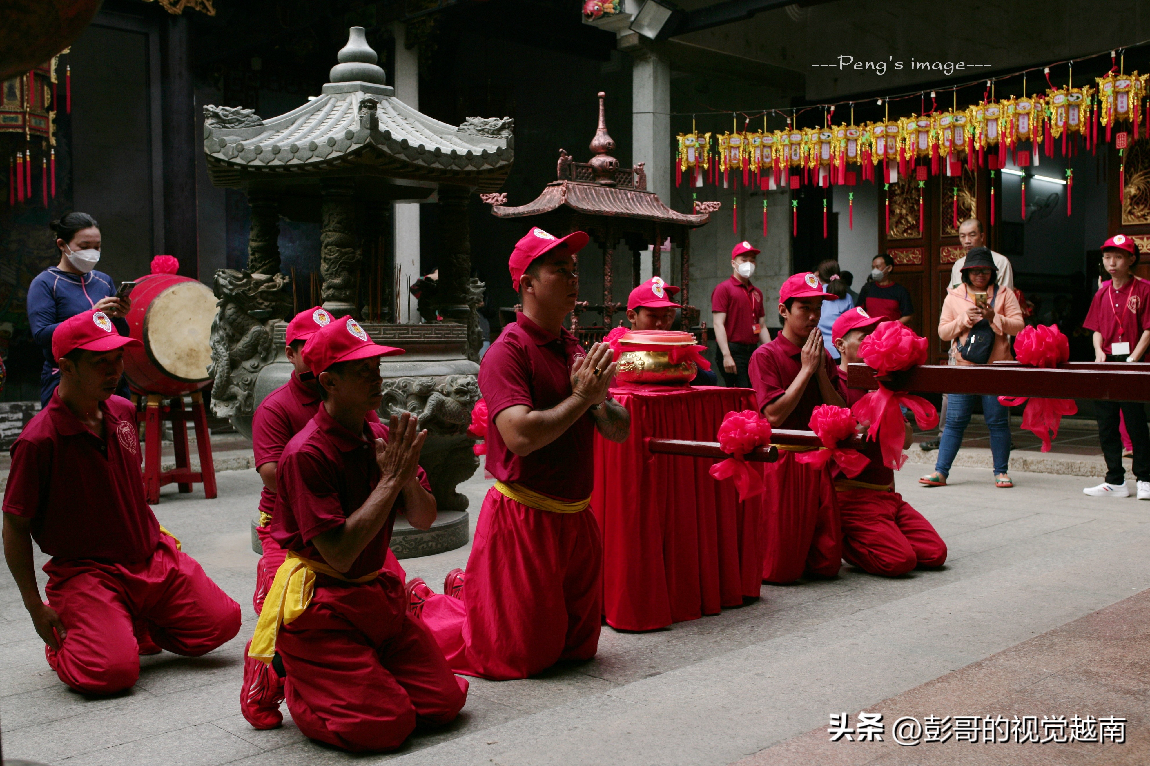 越南西貢華人的【恭請關聖帝君聖駕出遊】活動。