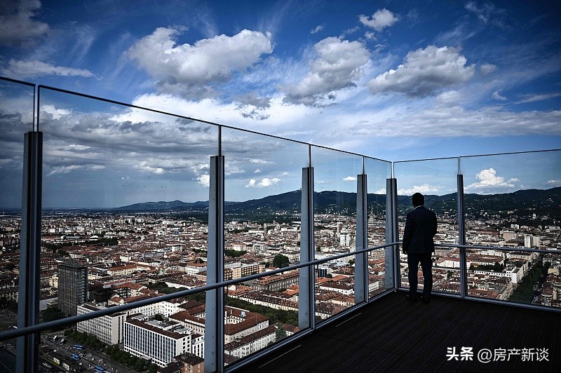 带院子的一楼和带露台的顶楼,顶楼带露台带院子