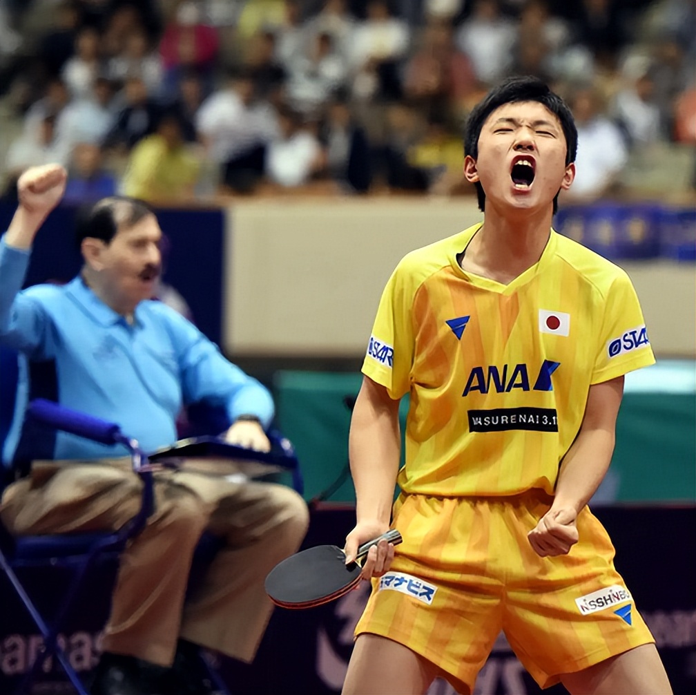 张本智和晒亚洲杯夺冠奖杯!与儿时照片合影,终于被日本球迷认可