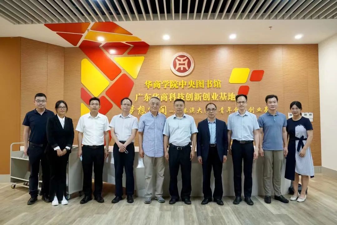 科技点亮梦想创新引领成长简报,科技点亮校园探索创新无限