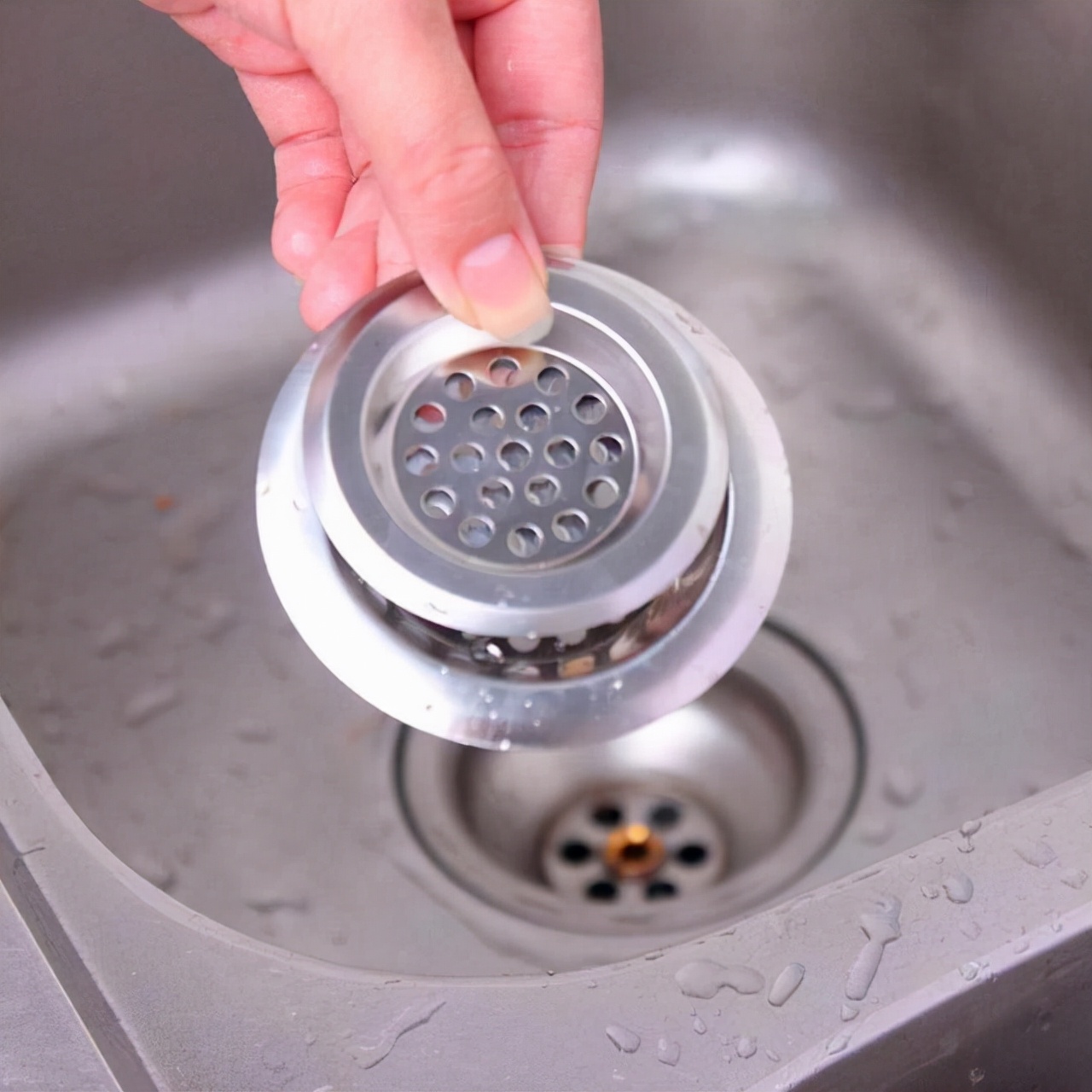 下水道堵了疏通小妙招如何解决,下水道堵倒开水