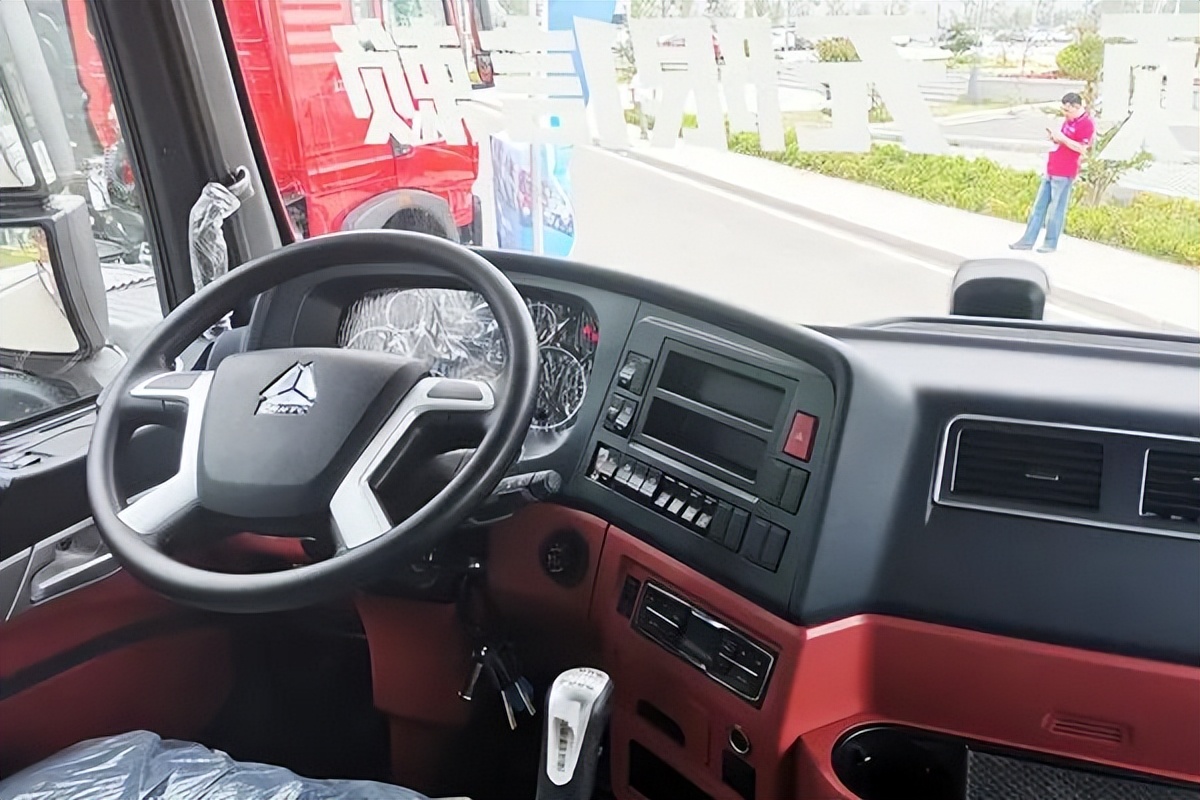 中国重汽豪沃t7车型尺寸,豪沃tx7最新版6.8米卡车